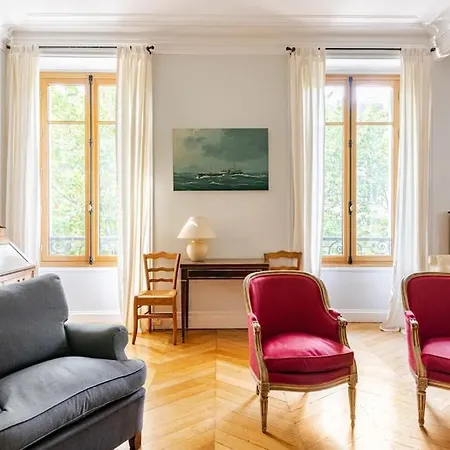 Chic Parisien, Parc Monceau Apartment *