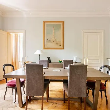 Chic Parisien, Parc Monceau Apartment