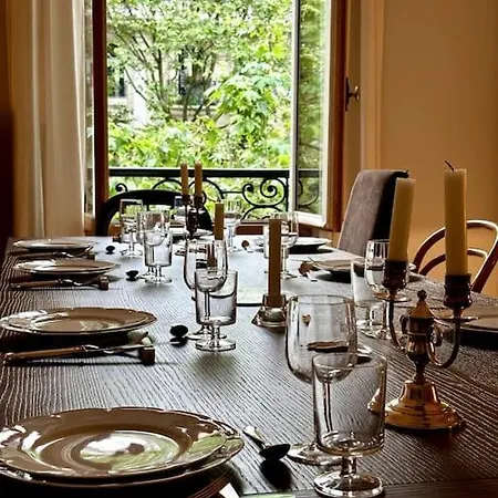 Chic Parisien, Parc Monceau Apartment *