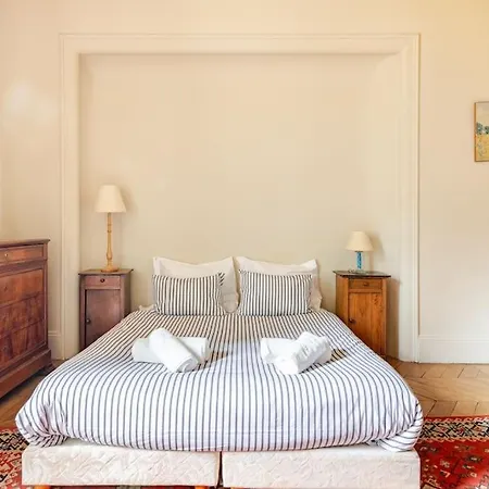 Apartment Chic Parisien, Parc Monceau Paris