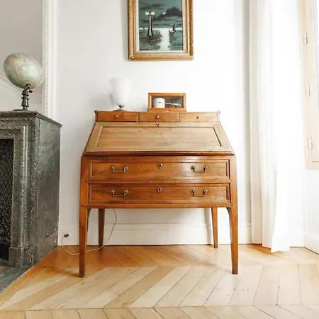 Chic Parisien, Parc Monceau Apartment