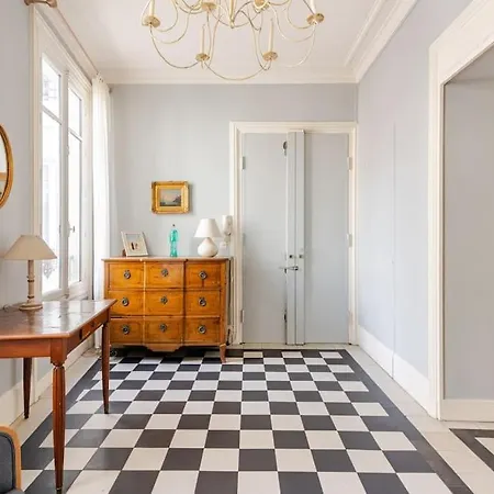 Apartment Chic Parisien, Parc Monceau *