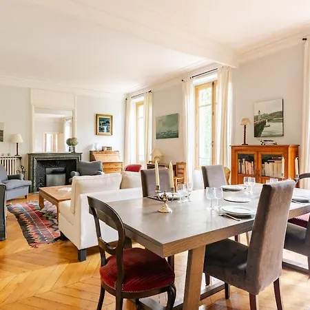Chic Parisien, Parc Monceau Apartment