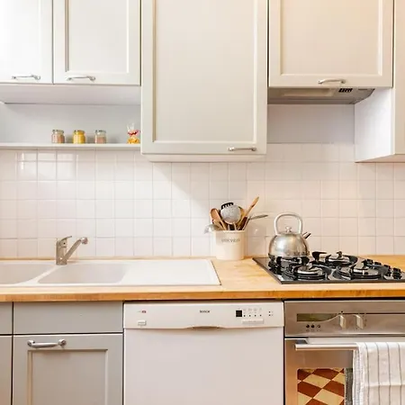 Chic Parisien, Parc Monceau Apartment *